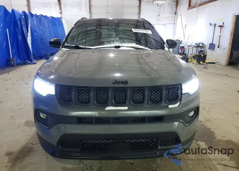 2024 Jeep Compass Latitude z USA, uszkodzony, nr VIN 3C4NJDBN1RT580927